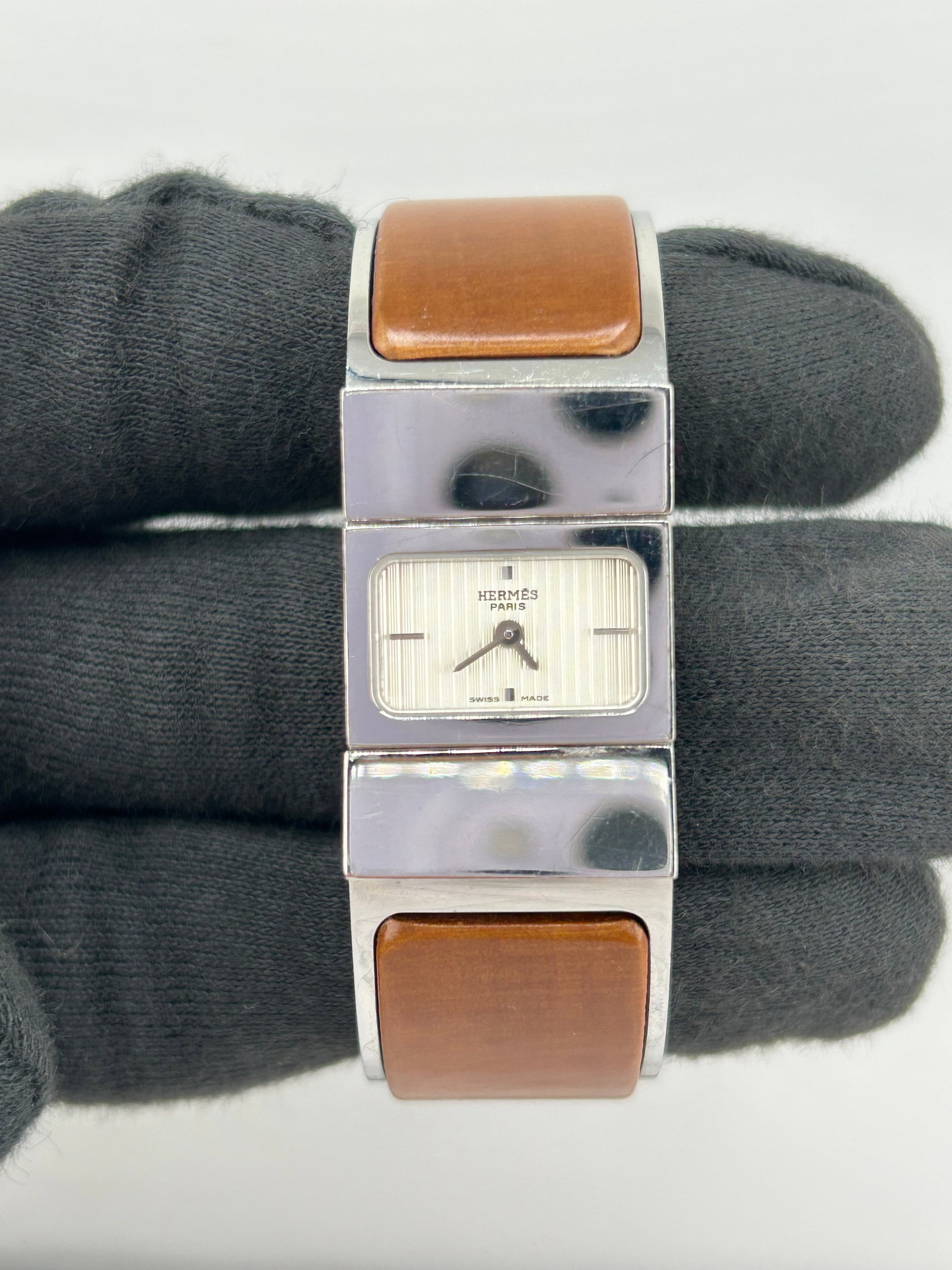 Hermes Loquet Stainless Steel Watch 19.5mm Ref L01.210: Hermes Loquet Stainless Steel Watch 19.5mm Ref L01.210 This Hermes Loquet watch features a silver dial and is crafted from stainless steel. The case measures 19.5mm and the watch is in good condition.