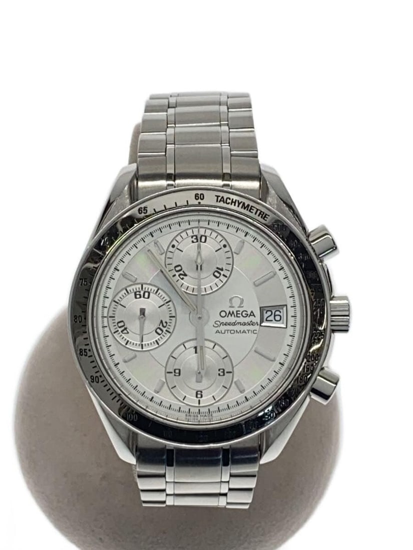 Omega Speedmaster 3513.30 Swiss Men's Wristwatch: Omega Speedmaster 3513.30 Swiss Men's Wristwatch This OMEGA Speedmaster 3513.30 is a men's wristwatch featuring a Swiss-made design. It is pre-owned and shows slight signs of use. The watch is not wat