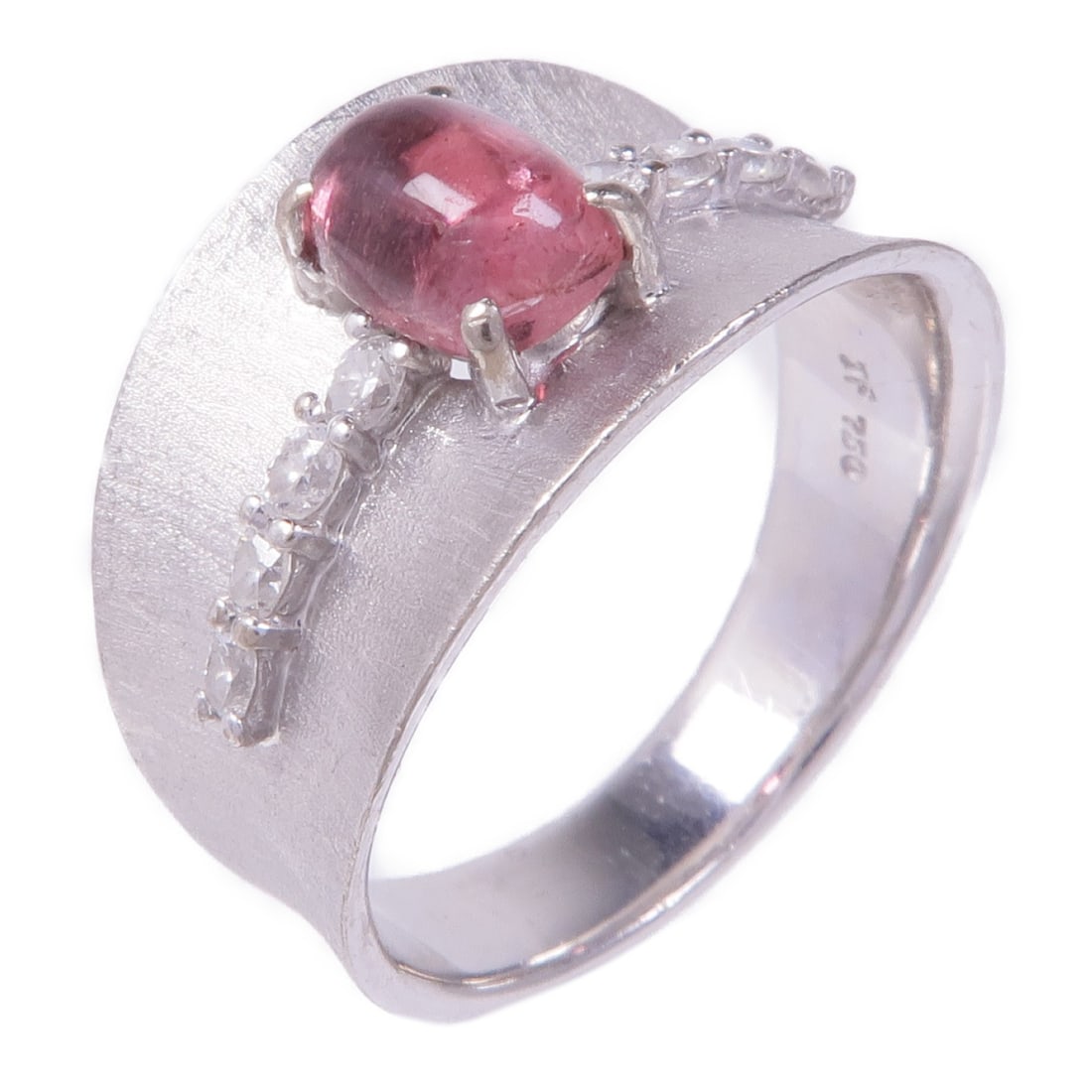 Tourmaline Diamond Ring in 18K White Gold Size 7: Tourmaline Diamond Ring in 18K White Gold Size 7 This exquisite ring features a stunning tourmaline set in luxurious 18K white gold. The clear brilliance of the diamond accentuates the vibrant color o