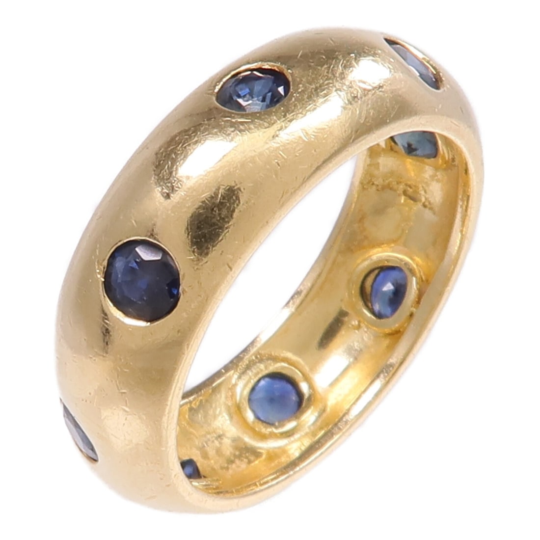 Sapphire and 18K Yellow Gold Ring Size 6.25: Sapphire and 18K Yellow Gold Ring Size 6.25 This ring features a blue sapphire as the main stone, set in 18K yellow gold. It is a US size 6.25 and is designed in a classic style. The ring shows reason