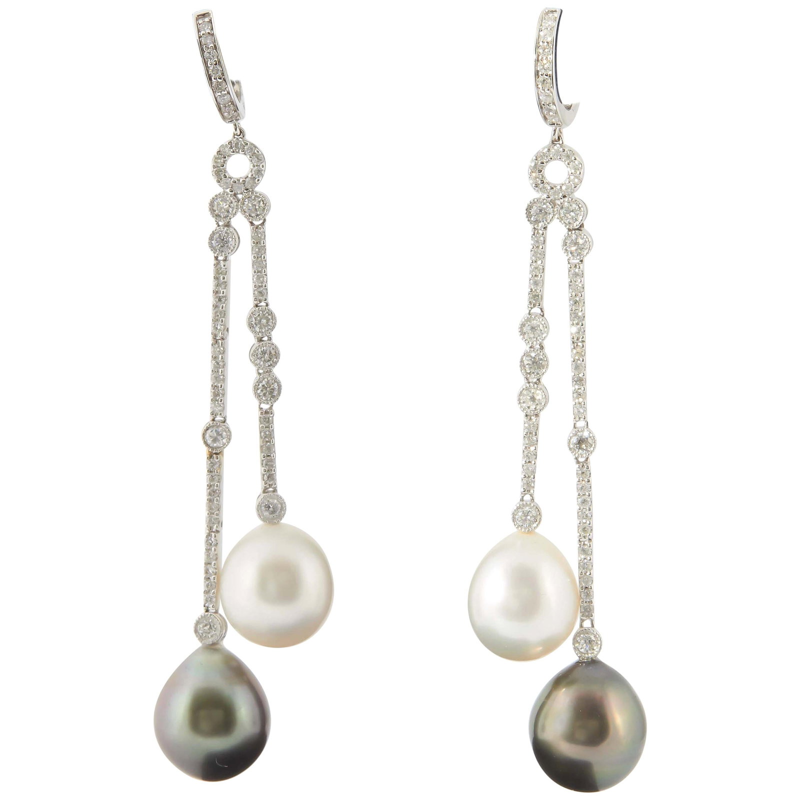 Harbor Diamonds 18K Gold South Sea Tahitian Pearl Diamond Dangle Earrings 1.07 Carats: Harbor Diamonds 18K Gold South Sea Tahitian Pearl Diamond Dangle Earrings 1.07 Carats Elevate your elegance with these stunning dangle earrings crafted from 18K gold. Featuring two exquisite South Sea