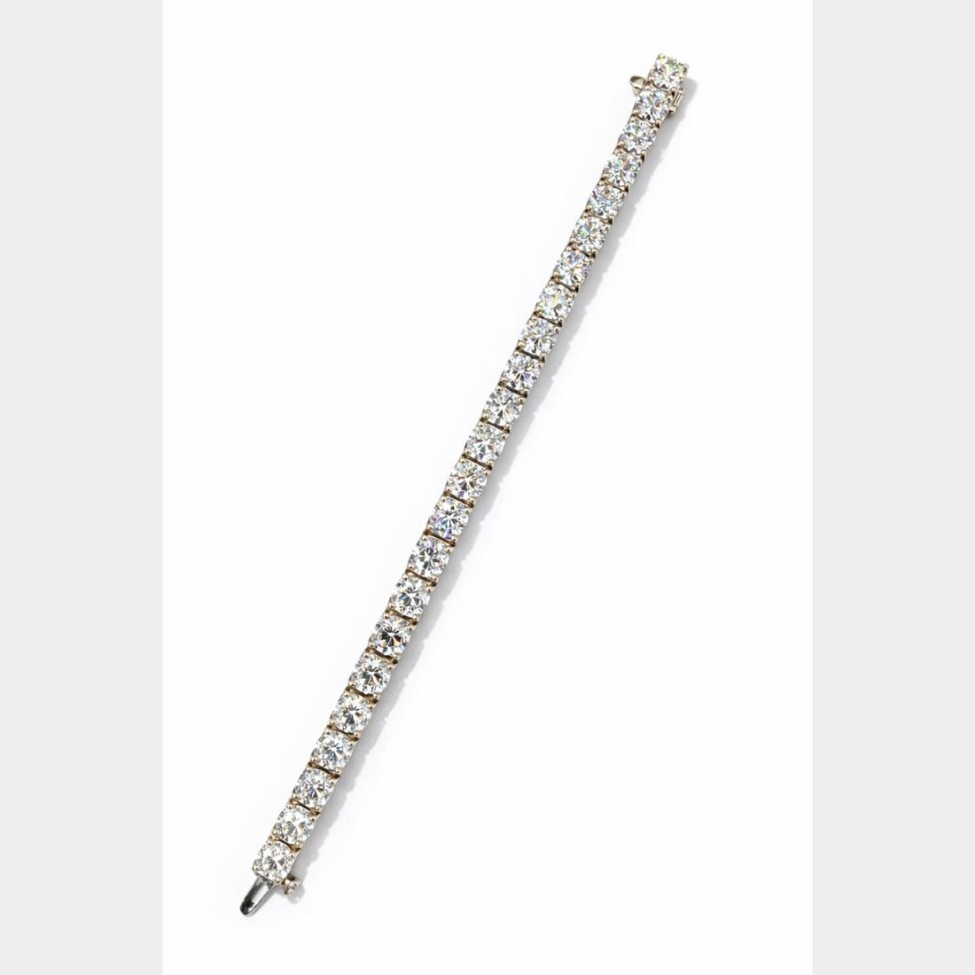 Diamond Tennis Bracelet 14K White Gold 20 Carat 6.5 Inch: Diamond Tennis Bracelet 14K White Gold 20 Carat 6.5 Inch This 14K white gold tennis bracelet features 26 diamonds with a total approximate weight of 20.00 carats. The diamonds are F-G color and VVS-VS