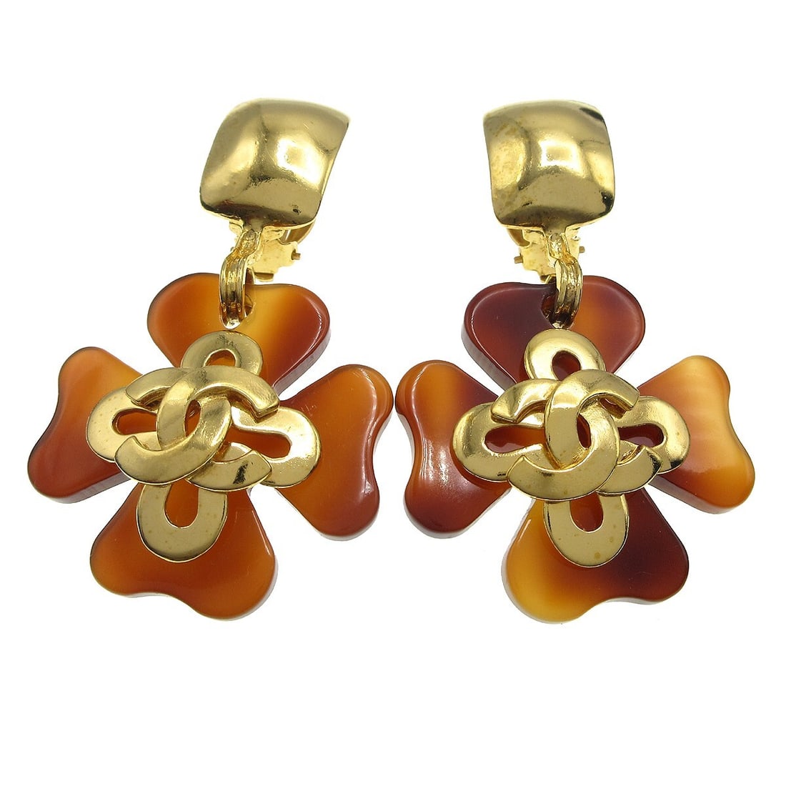 Chanel 95P Gold Brown Clover Clip-On Earrings Acrylic: Chanel 95P Gold Brown Clover Clip-On Earrings Acrylic Elevate your accessory collection with these stunning Chanel Clover Dangle Clip-On Earrings. Crafted in France, these earrings feature a unique cl