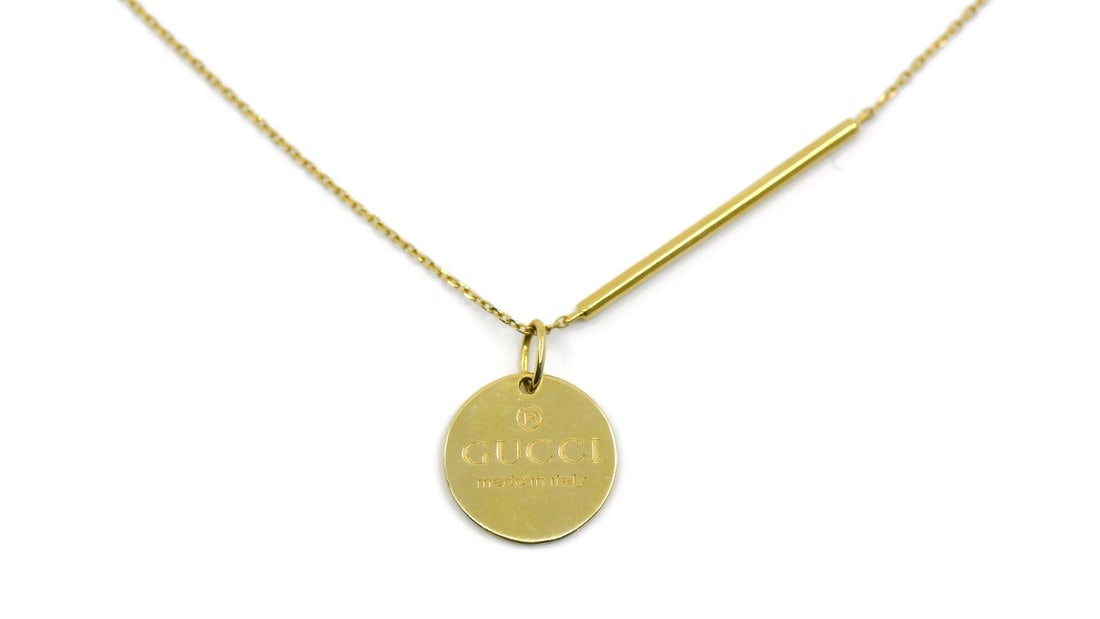 Gucci 14K Yellow Gold Chain Necklace 28 Inches 100% Authentic: Gucci 14K Yellow Gold Chain Necklace 28 Inches 100% Authentic This exquisite Gucci necklace is crafted from 14K yellow gold, showcasing a classic chain style. With a length of 28 inches and a weight o