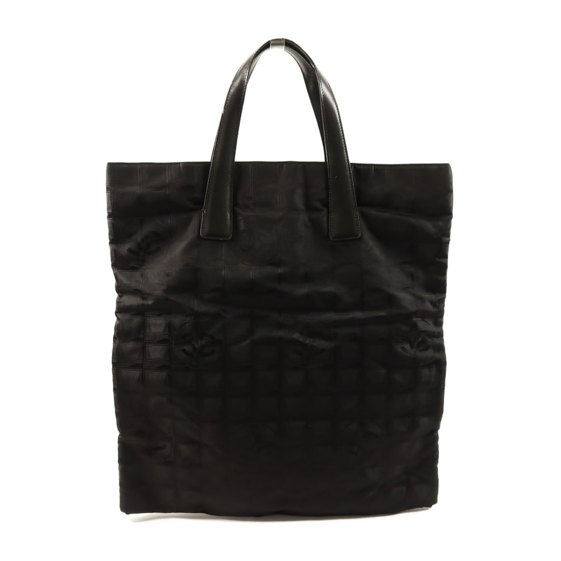 CHANEL Black Nylon New Travel Line Women's Tote Bag: CHANEL Black Nylon New Travel Line Women's Tote Bag This CHANEL Travel Line tote bag is crafted from black nylon and designed for women. Made in France, it offers a spacious and practical design suita