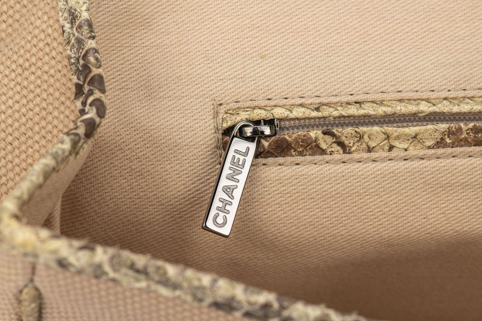 Chanel 2003-2004 Flap Shoulder Bag Python Canvas - 4