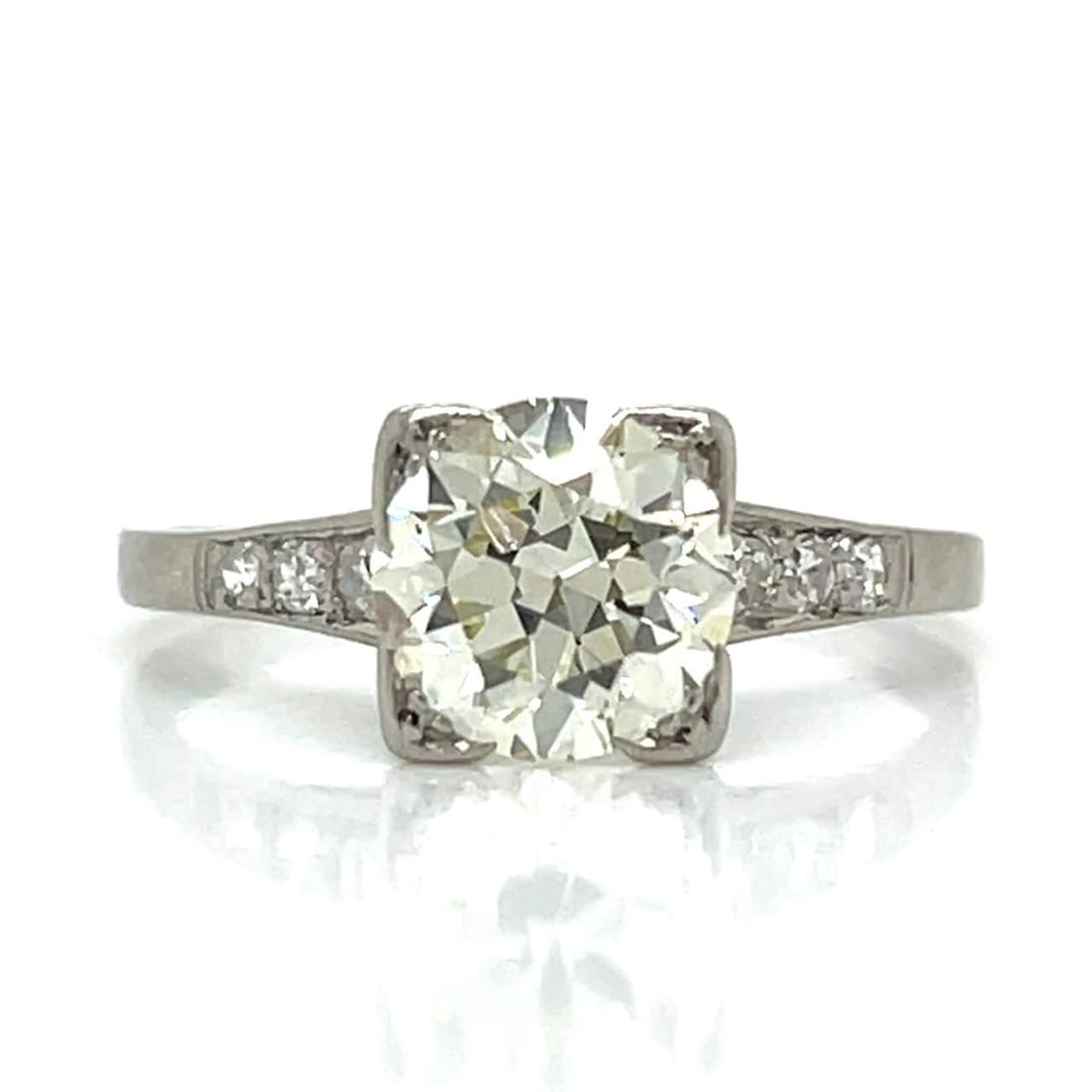 Art Deco Platinum 1.60 Ct Diamond Ring L VVS1 with 6 Accent Diamonds: Art Deco Platinum 1.60 Ct Diamond Ring L VVS1 with 6 Accent Diamonds Discover the elegance of this Art Deco Platinum Diamond Ring, featuring a stunning central diamond weighing approximately 1.60 Ct. 