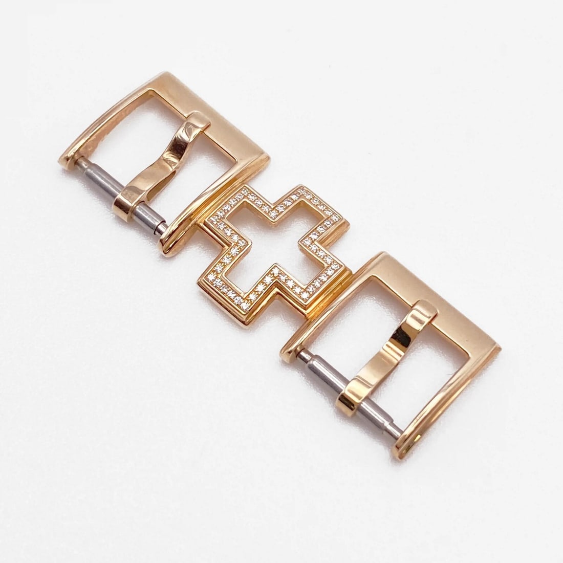 Roger Dubuis Follow Me 18K Rose Gold Luxury Watch Buckle: Roger Dubuis Follow Me 18K Rose Gold Luxury Watch Buckle Enhance your Roger Dubuis watch with this exquisite 18K Rose Gold buckle, designed for the Roger Dubuis Follow Me model. This luxury accessory 