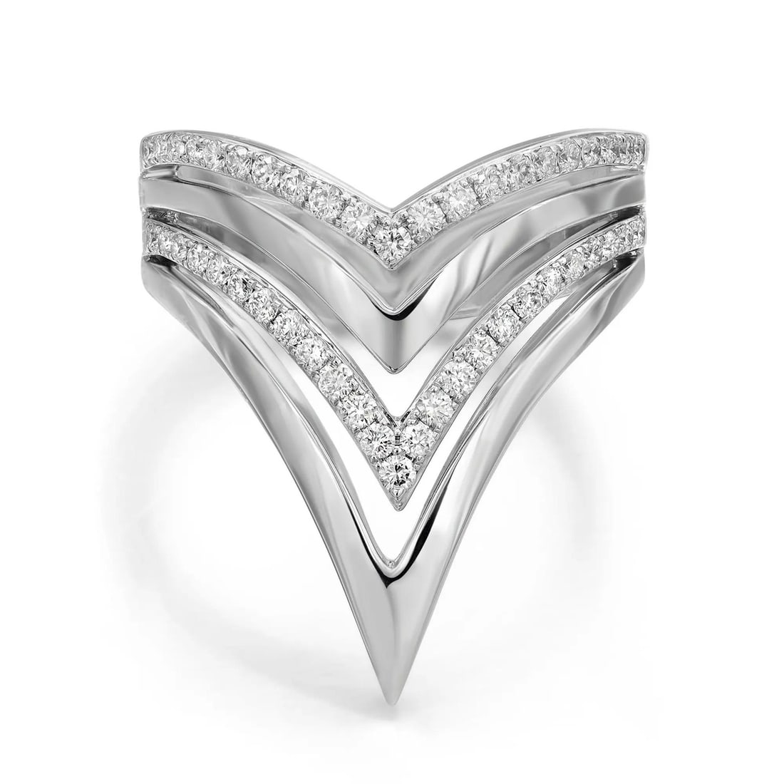 Messika Queen V 0.40ct Diamond Ring in 18K White Gold Size 6: Messika Queen V 0.40ct Diamond Ring in 18K White Gold Size 6 Elevate your style with the Messika Queen V Semi Pavee Diamond Ring, a stunning piece crafted in luxurious 18K white gold. This chic cockta