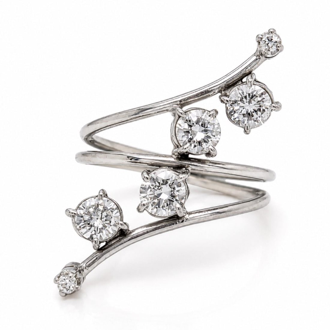 18K White Gold Diamond Ring 1.25 Ct 6: 18K White Gold Diamond Ring 1.25 Ct 6 This elegant ring is crafted from 18K white gold and features a total diamond weight of approximately 1.25 carats. The design includes four diamonds with a combin