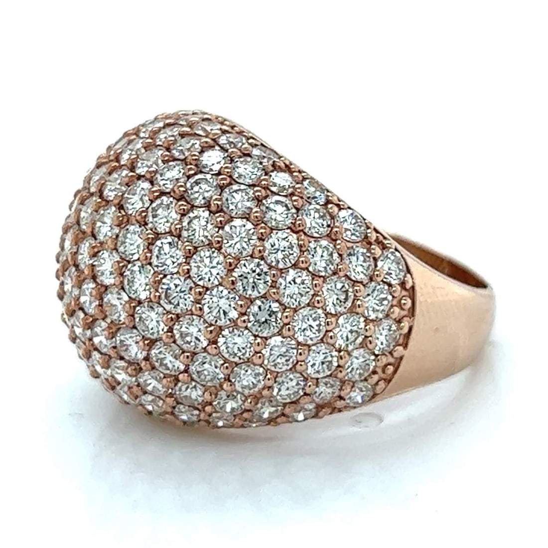 18K Rose Gold Diamond Ring 5.55 Ct G-I VVS-VS: 18K Rose Gold Diamond Ring 5.55 Ct G-I VVS-VS This exquisite 18K Rose Gold ring showcases a stunning array of approximately 5.55 carats of diamonds, featuring G-I color and VVS-VS clarity. Weighing 10