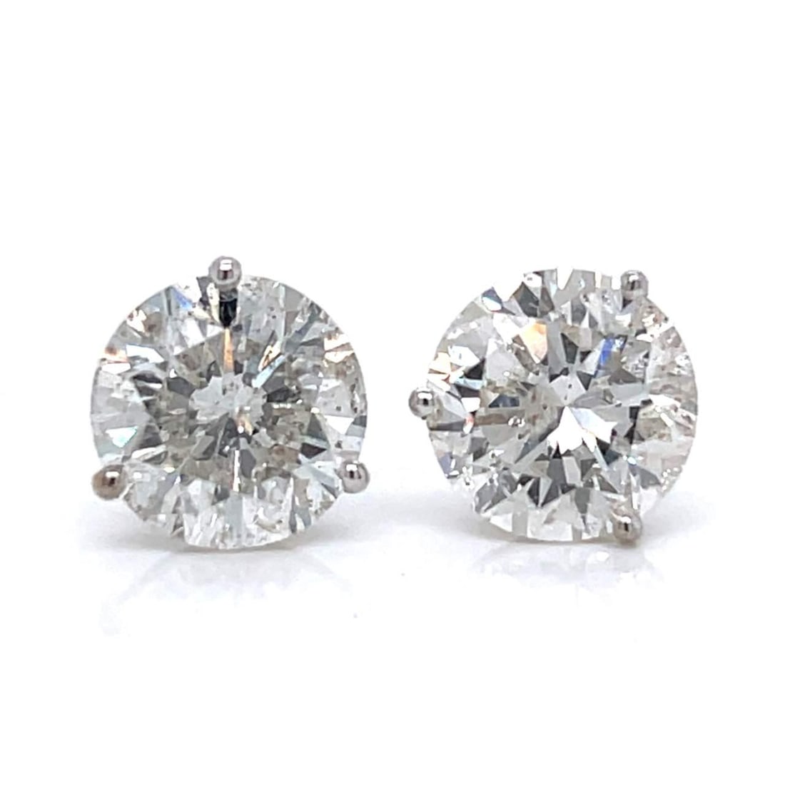 Elegant 14K White Gold 6.76 Ct Diamond Stud Earrings: Elegant 14K White Gold 6.76 Ct Diamond Stud Earrings Elegant 14K white gold diamond stud earrings featuring two stunning round diamonds. The first diamond weighs 3.54 Ct with H color and I1 clarity, w