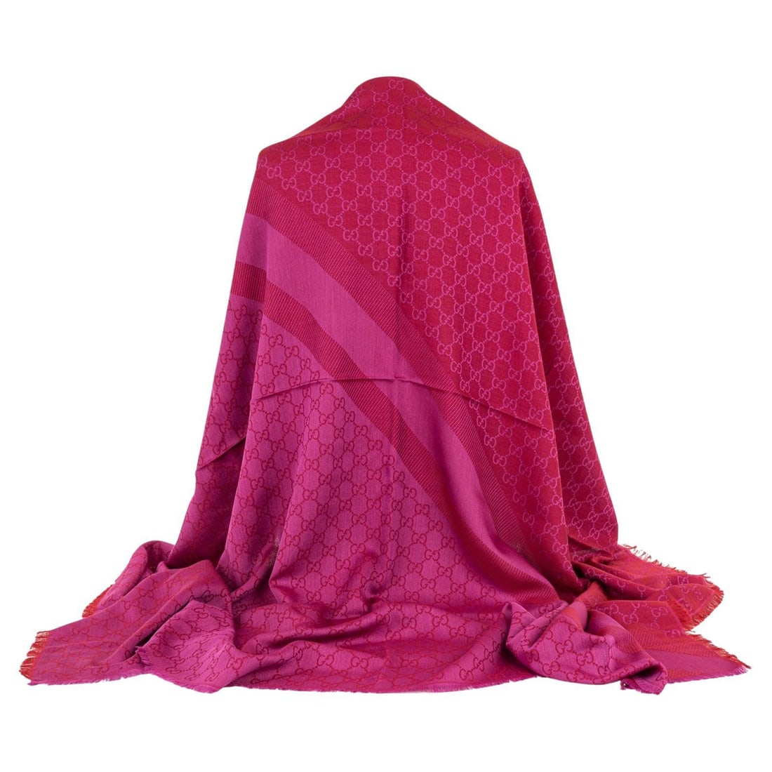 Gucci Fuchsia Monogram Shawl Wool Silk Mix Made in Italy: Gucci Fuchsia Monogram Shawl Wool Silk Mix Made in Italy Elevate your accessory collection with this stunning Gucci Monogram Shawl. Crafted from a luxurious blend of wool and silk, this shawl features