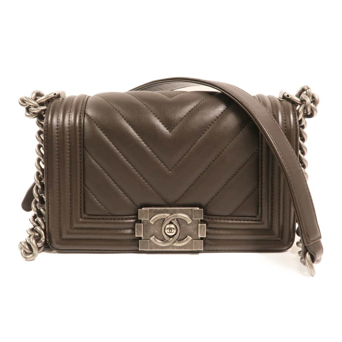 CHANEL Boy 20 brown calfskin chain shoulder bag silver tone hardware: CHANEL Boy 20 brown calfskin chain shoulder bag silver tone hardware This CHANEL Boy 20 chain shoulder bag features a classic CC design with silver hardware. Crafted from brown calfskin leather, it of