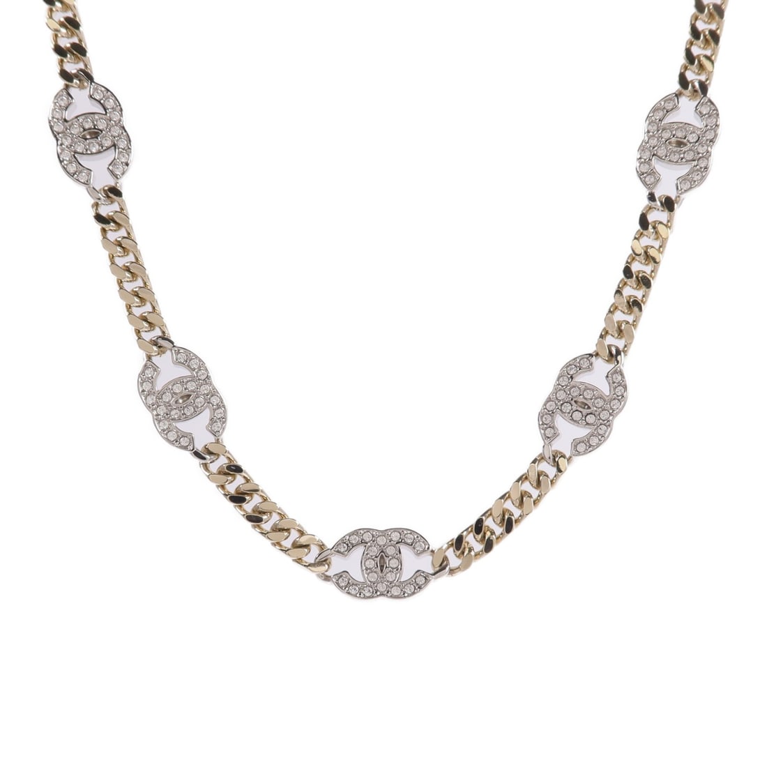 CHANEL CC Gold Tone Necklace: CHANEL CC Gold Tone Necklace This CHANEL necklace features the iconic CC logo and is crafted from metal with a gold-tone finish. Designed for women, it does not include any main stone. The necklace is
