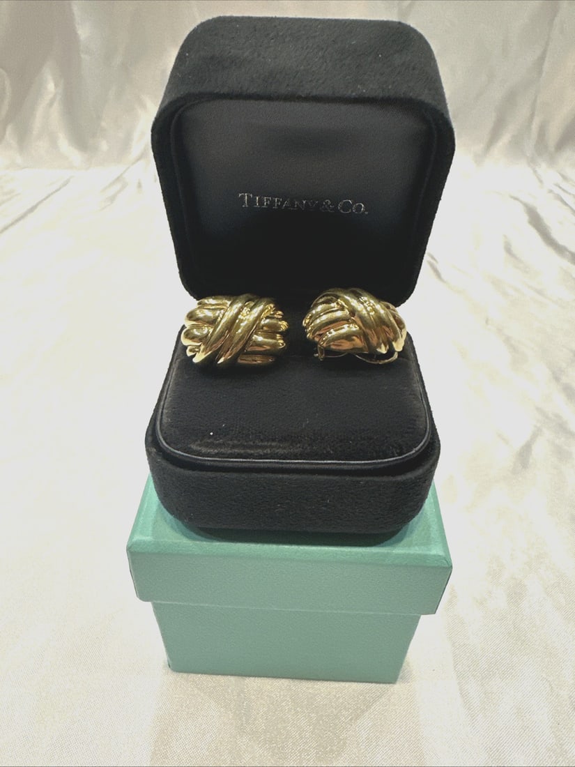Tiffany & Co 18K Yellow Gold Cuff Huggie Earrings with Box: Tiffany & Co 18K Yellow Gold Cuff Huggie Earrings with Box Discover elegance with these stunning Tiffany & Co. earrings, crafted from luxurious 18k yellow gold. These cuff huggie style earrings showca