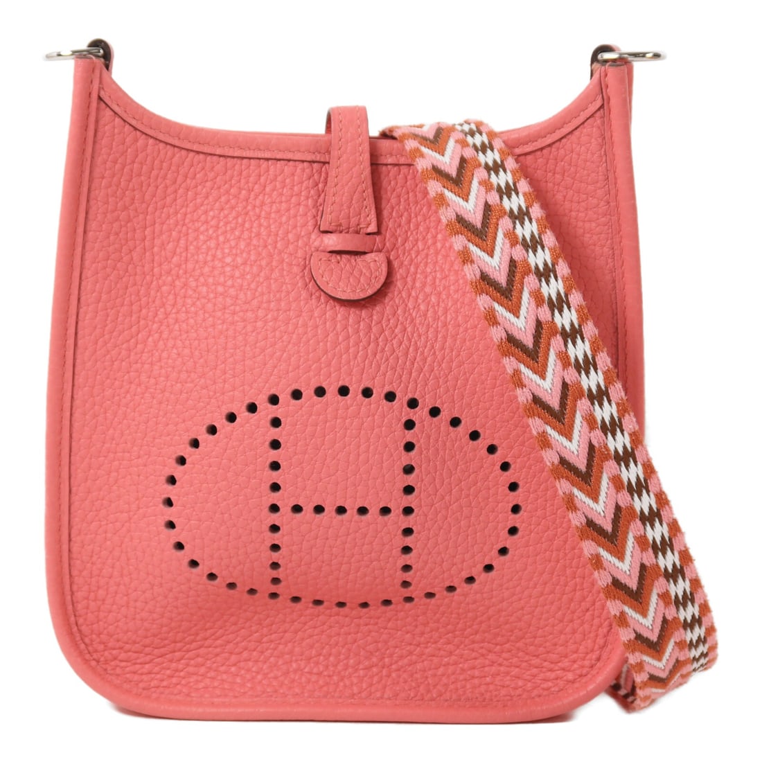 Hermes Evelyne TPM Pink Taurillon Clemence Shoulder Bag PHW: Hermes Evelyne TPM Pink Taurillon Clemence Shoulder Bag PHW This Hermes Evelyne TPM shoulder bag is crafted from Taurillon Clemence calfskin leather in a vibrant pink shade. Designed for women, it fea