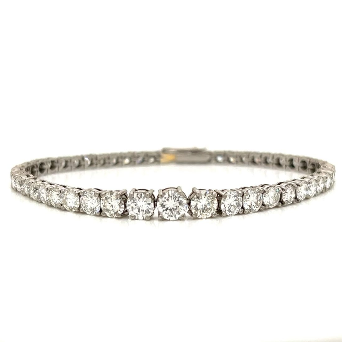 Platinum 9.10 Ct Diamond Tennis Bracelet 49 Diamonds E-F VVS1-VS1: Platinum 9.10 Ct Diamond Tennis Bracelet 49 Diamonds E-F VVS1-VS1 This exquisite diamond tennis bracelet is crafted in platinum and features a stunning array of 49 diamonds. With a total weight of app