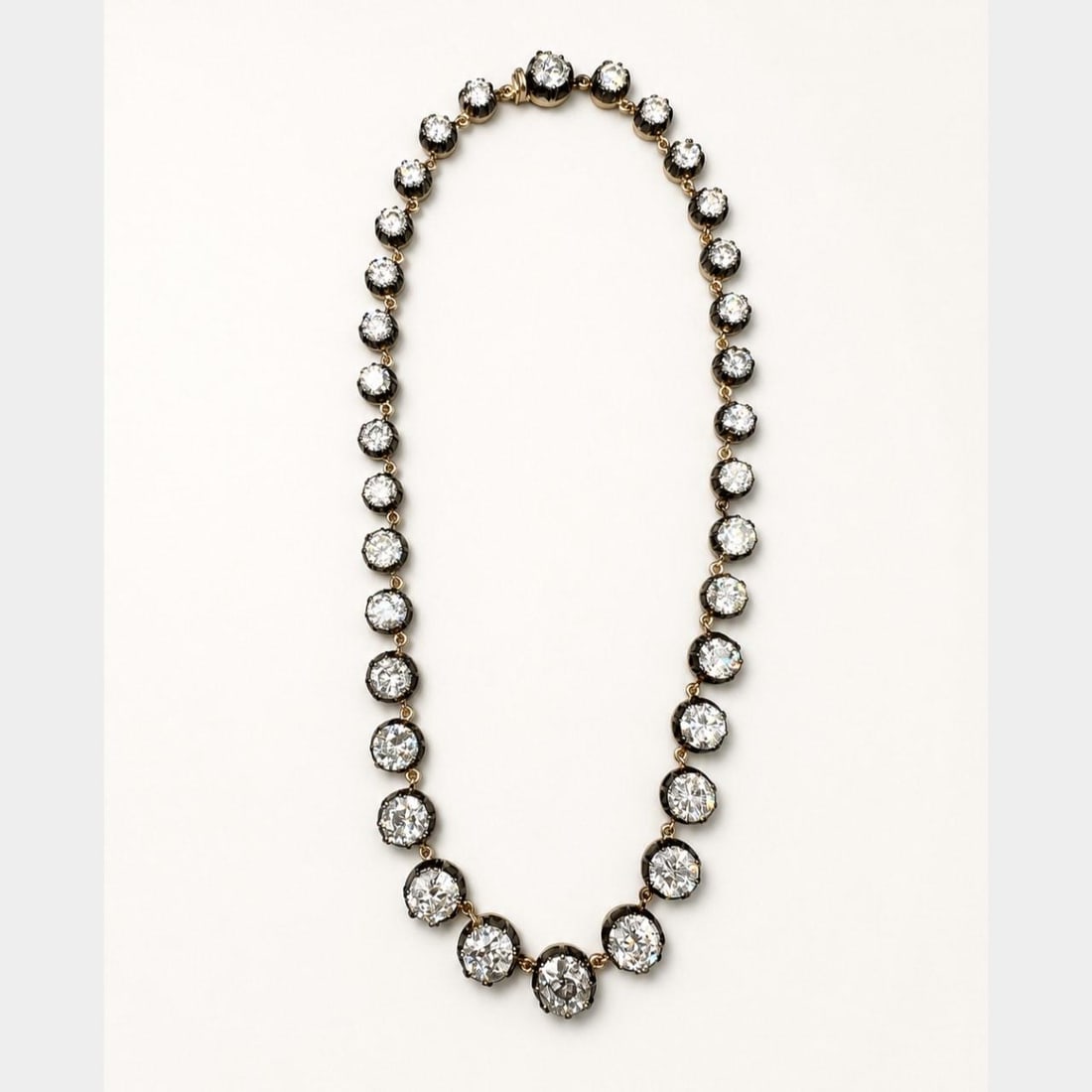Graduated Diamond Necklace Victorian Style 18K Gold Silver 46.90 Ct: Graduated Diamond Necklace Victorian Style 18K Gold Silver 46.90 Ct This Victorian-style necklace features a graduated design set with 34 diamonds totaling 46.90 carats, showcasing H-J color and SI2-I