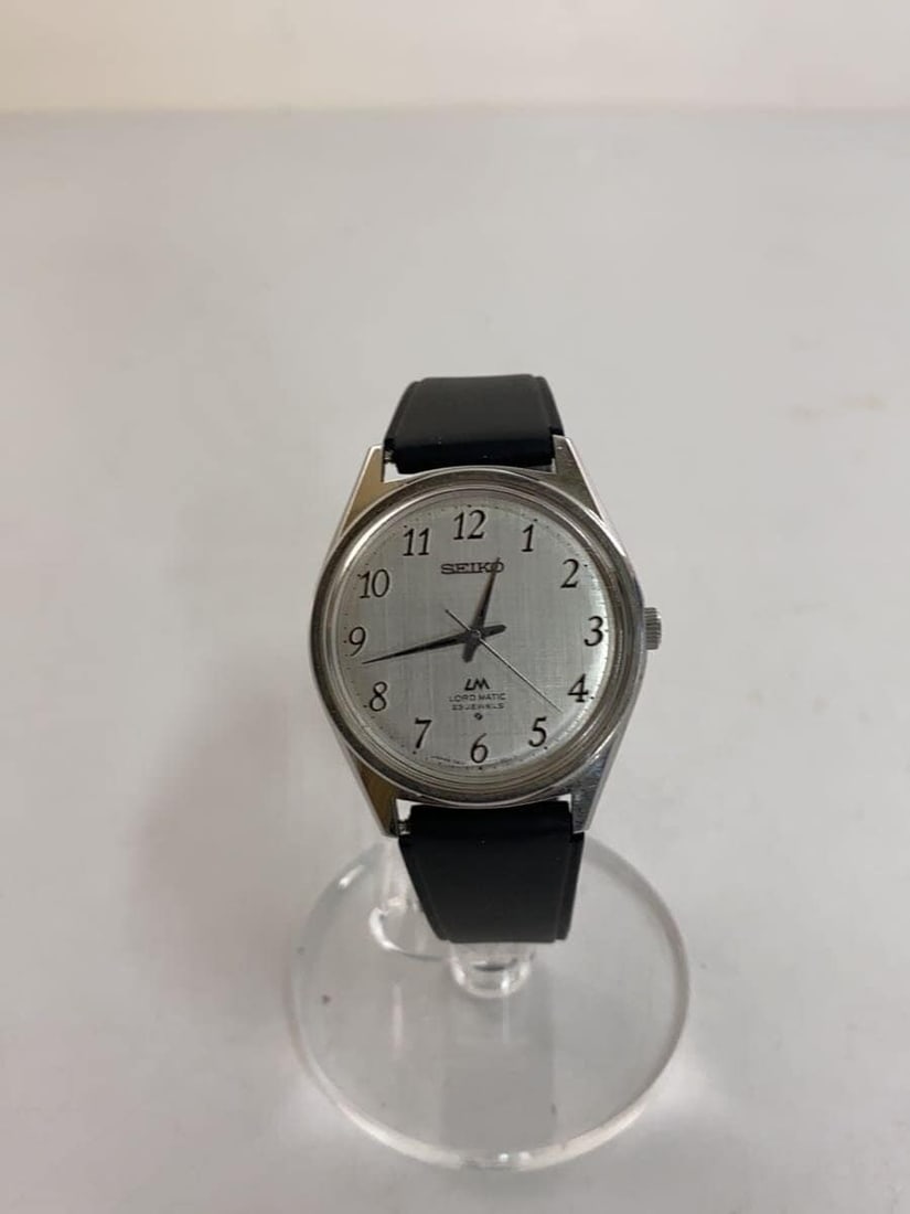 Seiko Roadmatic Men's Wristwatch 5601-9000 Silver Rubber Band: Seiko Roadmatic Men's Wristwatch 5601-9000 Silver Rubber Band This SEIKO Roadmatic 5601-9000 is a men's wristwatch featuring a silver-toned case and a rubber band. The watch is pre-owned and graded as