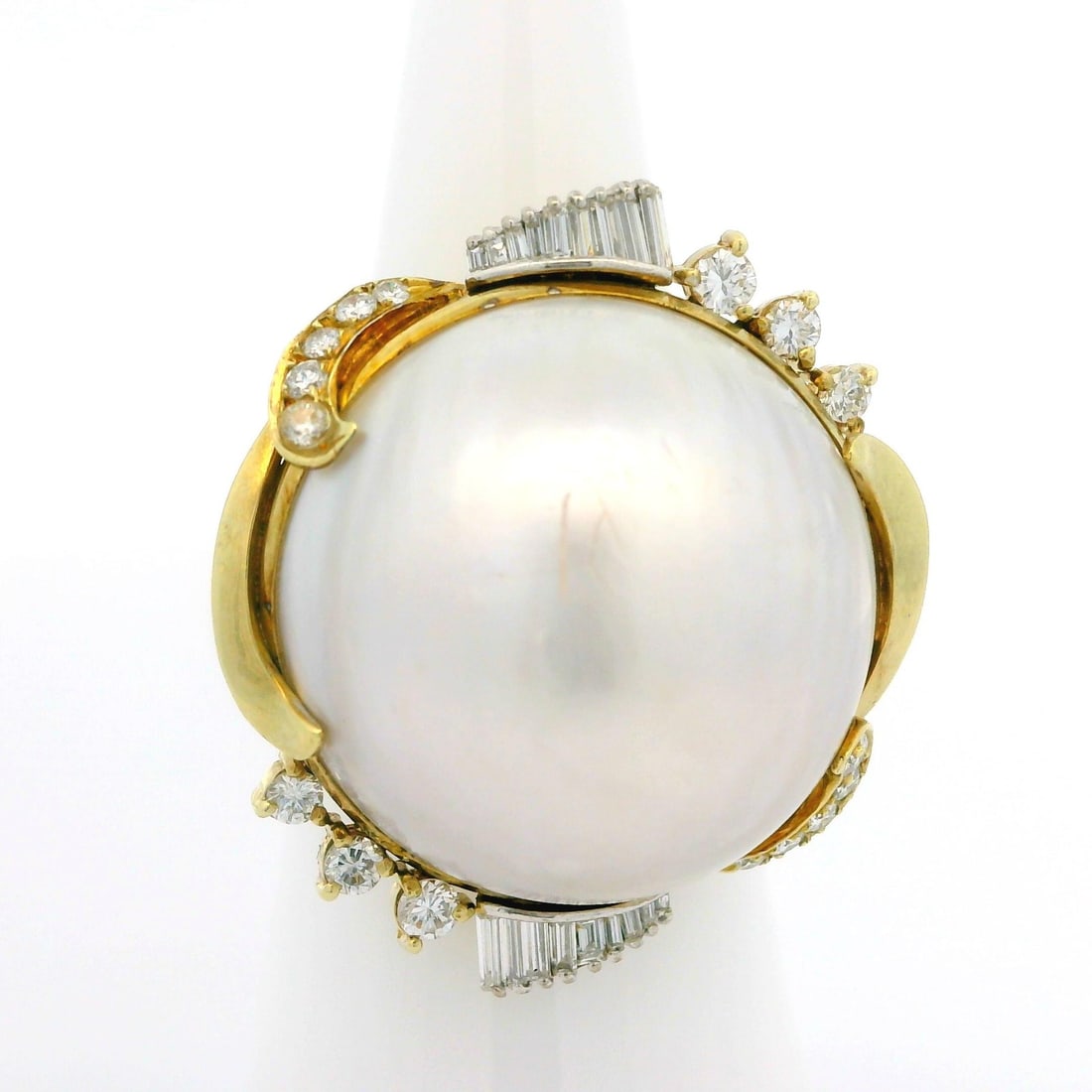 Vintage 14K Yellow Gold Mabe Pearl Diamond Cocktail Ring 21.8mm: Vintage 14K Yellow Gold Mabe Pearl Diamond Cocktail Ring 21.8mm This stunning vintage cocktail ring features a large 21.8mm genuine cultured Mabe pearl in a round shape, showcasing a beautiful white c