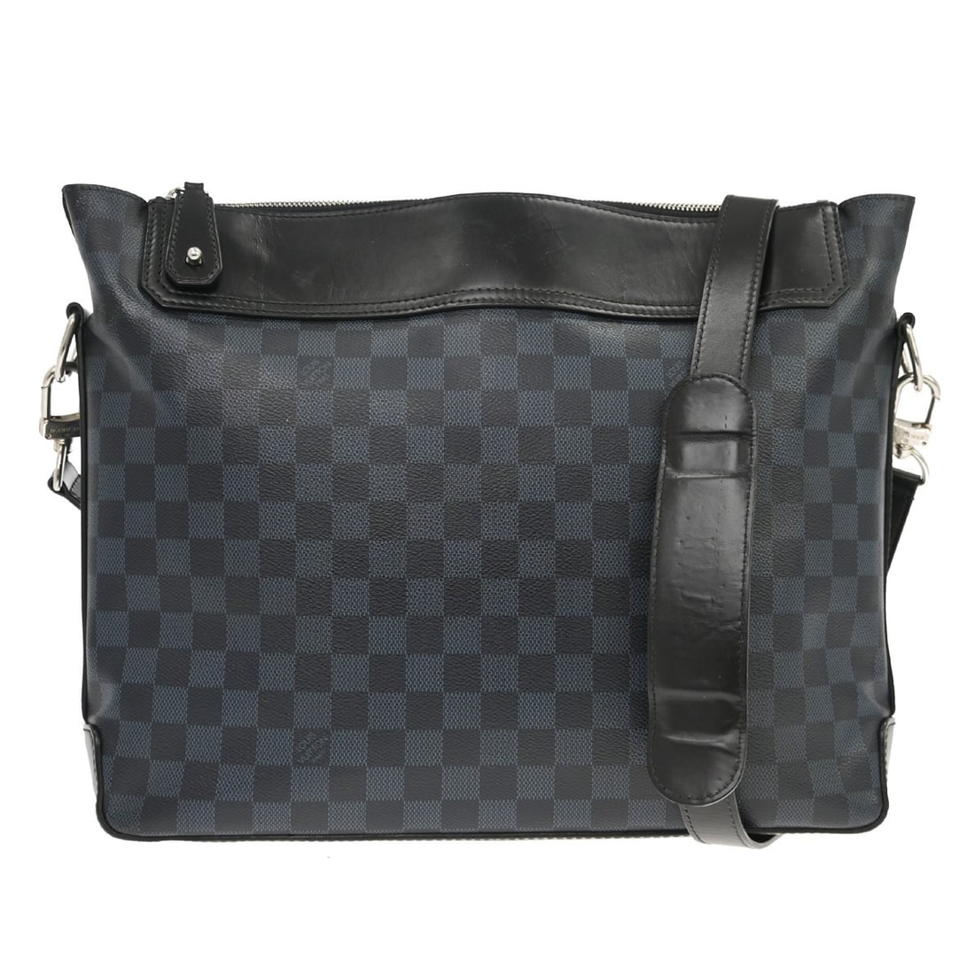 Louis Vuitton Damier Graphite messenger shoulder bag large black: Louis Vuitton Damier Graphite messenger shoulder bag large black This Louis Vuitton Damier Grignons shoulder bag features the signature Damier Graphite canvas in black, complemented by a coated finish