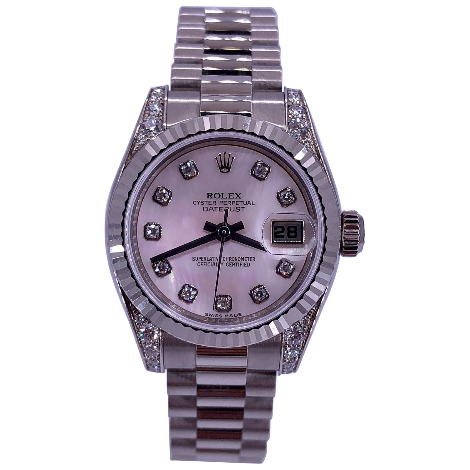 Rolex Lady-Datejust 179239 White Gold Mother of Pearl Diamond Watch: Rolex Lady-Datejust 179239 White Gold Mother of Pearl Diamond Watch This exquisite Rolex Lady-Datejust watch features a stunning white gold case and strap, complemented by a luxurious mother of pearl 