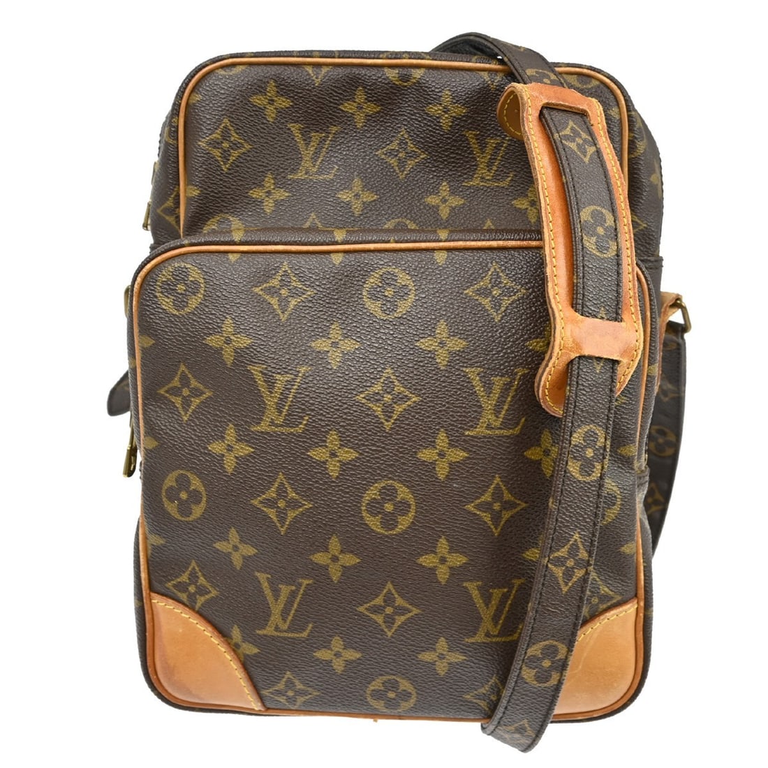 Louis Vuitton Amazone GM Monogram Canvas Crossbody Bag M45234: Louis Vuitton Amazone GM Monogram Canvas Crossbody Bag M45234 This Louis Vuitton Amazon GM crossbody shoulder bag features the signature monogram canvas leather exterior and a medium-sized silhouette.