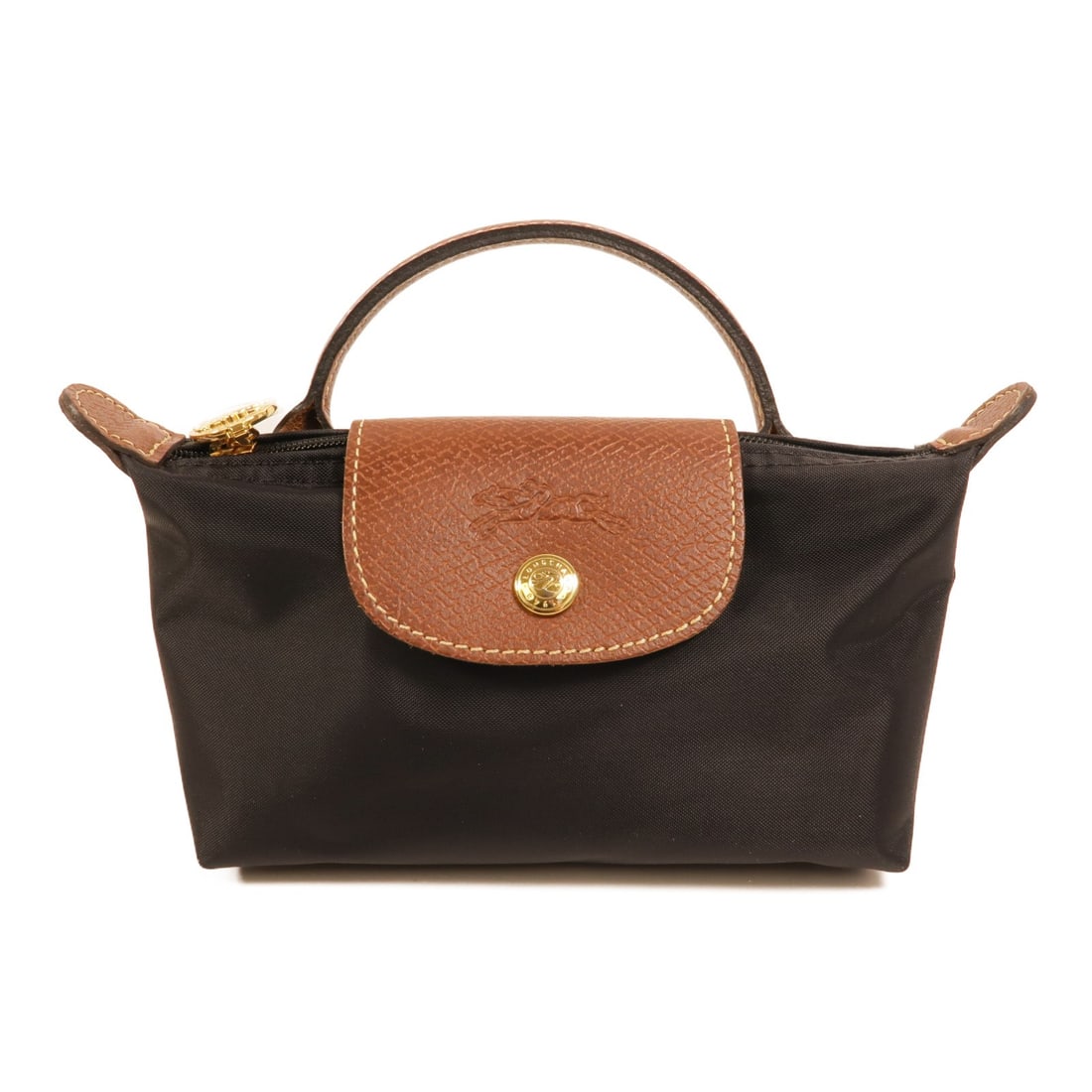Longchamp Le Pliage Black Nylon Pouch GHW: Longchamp Le Pliage Black Nylon Pouch GHW This Longchamp Le Pliage pouch features a sleek black nylon exterior with gold-tone hardware. Designed for women, it offers a compact and practical solution f