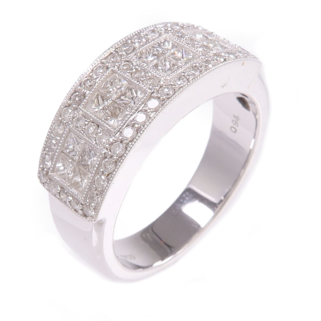 Diamond Ring in 18K White Gold Size 6.5 for Women: Diamond Ring in 18K White Gold Size 6.5 for Women This elegant women's ring features a sparkling diamond set in 18K white gold. The ring is sized at US 6.5 and showcases a classic design with reasonab