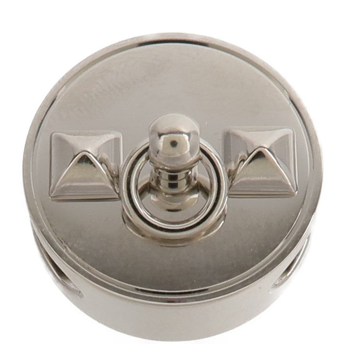 Hermes Silver Metal Scarf Ring: Hermes Silver Metal Scarf Ring This HERMES scarf ring features a sleek silver-tone finish, crafted for women. Made in France, it is designed to elegantly secure and style your scarves. The ring does n