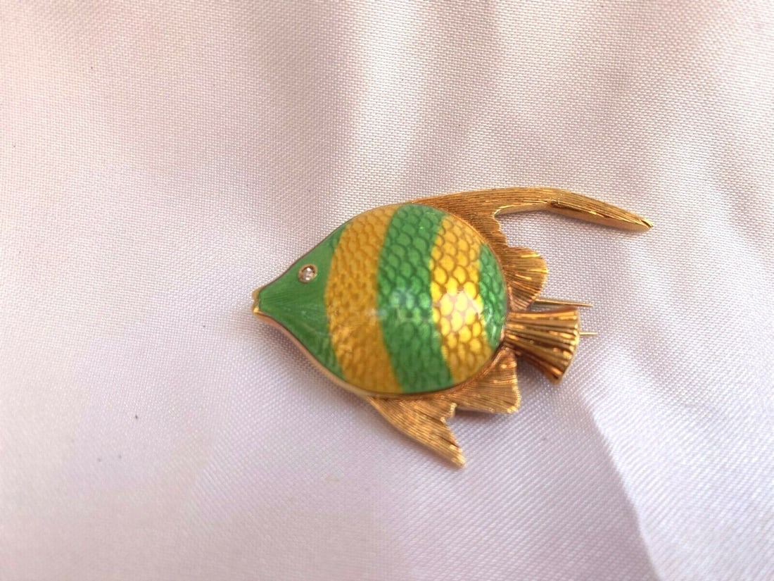 Tiffany & Co. 18K Gold Diamond Enameled Fish Brooch with Box: Tiffany & Co. 18K Gold Diamond Enameled Fish Brooch with Box This exquisite Tiffany & Co. brooch features a stunning enameled fish design crafted in 18K yellow gold. Weighing 13.90 grams and measuring