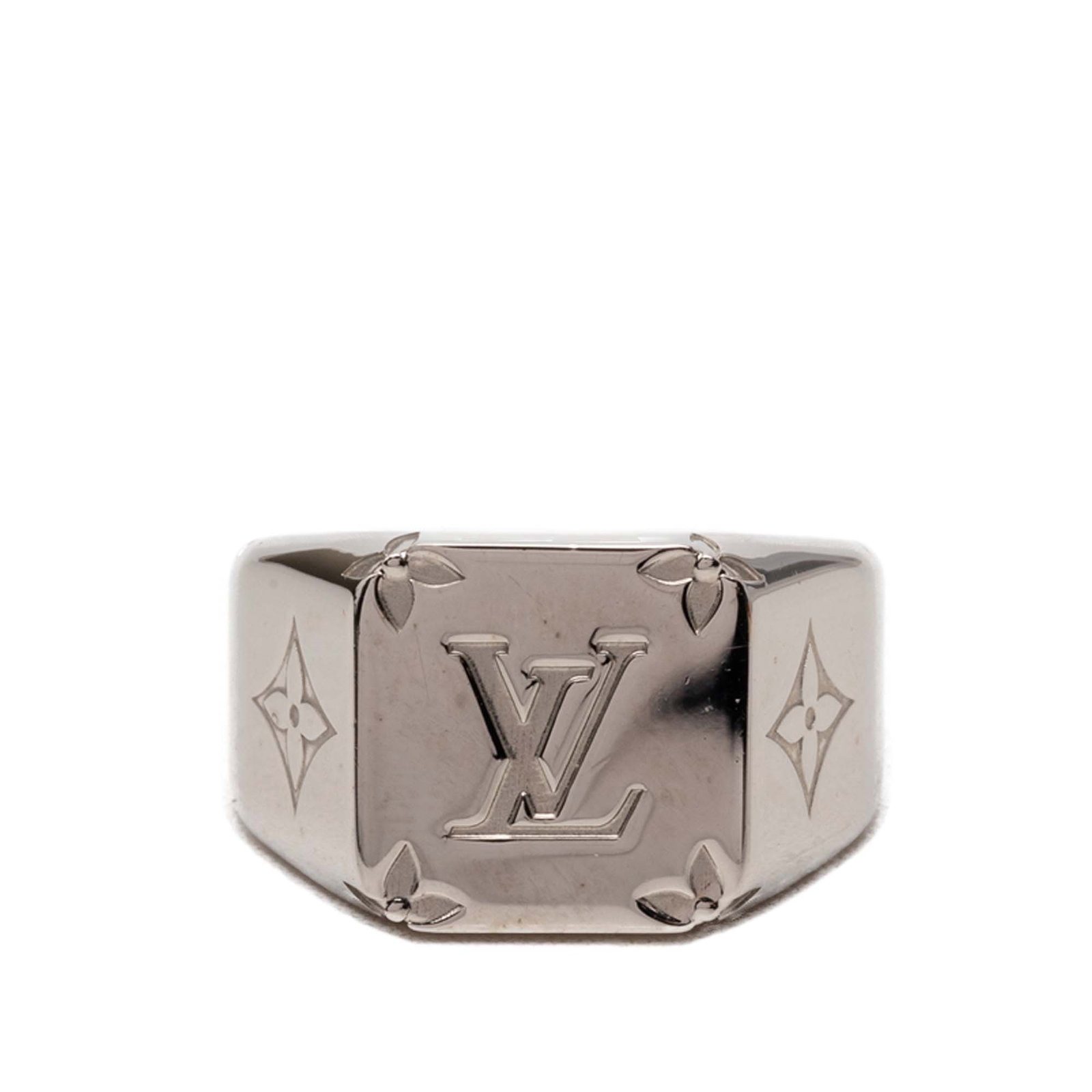 Louis Vuitton silver tone monogram signet ring M brass: Louis Vuitton silver tone monogram signet ring M brass This Louis Vuitton Brass Monogram Signet Ring features a silver tone metal construction with an engraved monogram pattern. Made in Italy, this co