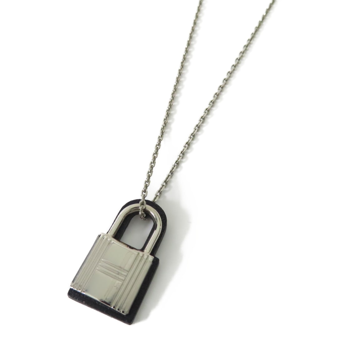 Hermes O Kelly Black Calfskin Necklace: Hermes O Kelly Black Calfskin Necklace This Hermes O'Kelly necklace features a sleek black Veau Swift calfskin leather design complemented by metal accents. Crafted in France, this women's necklace is
