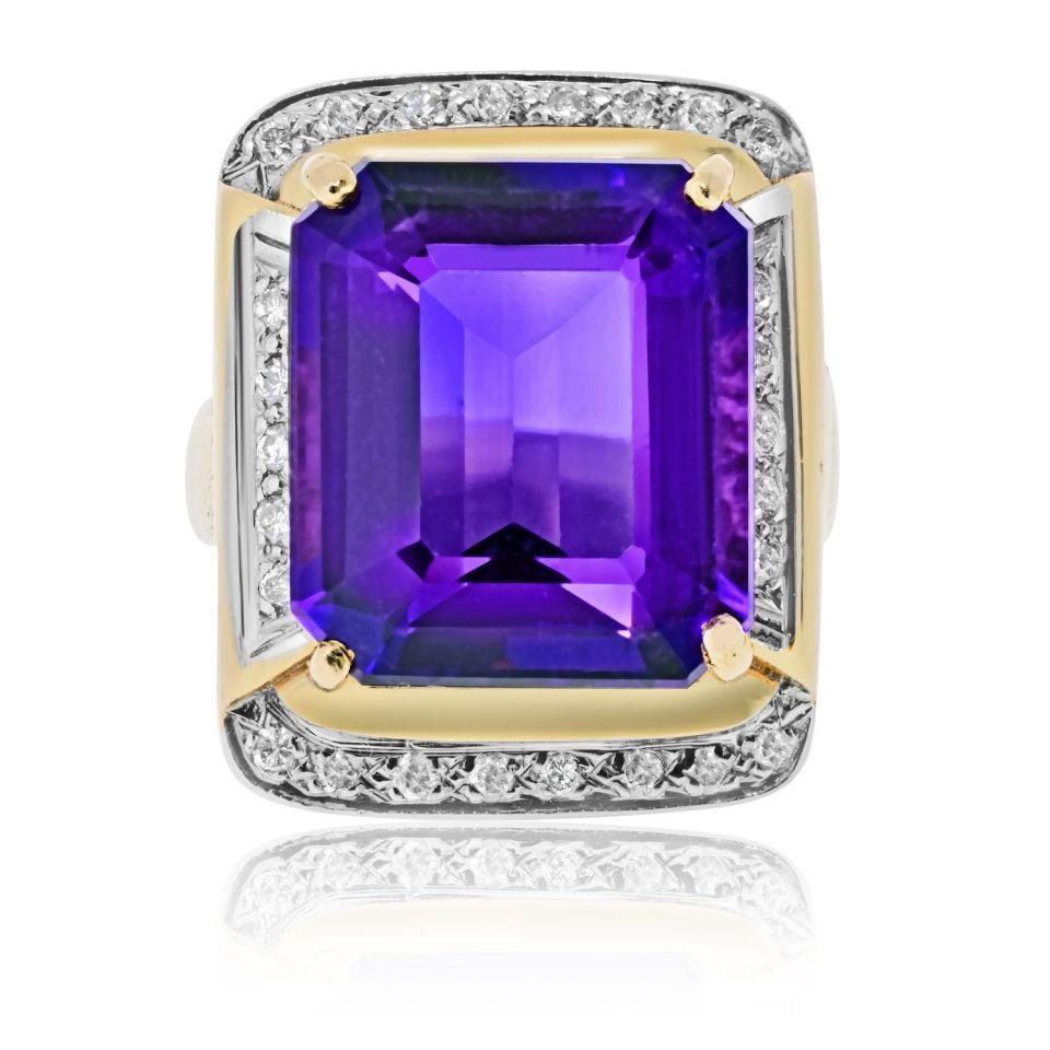 Elegant 14K Yellow Gold Amethyst Diamond Estate Ring: Elegant 14K Yellow Gold Amethyst Diamond Estate Ring This elegant estate ring features a stunning 14K yellow gold design, showcasing a rich purple amethyst at its center. The amethyst is beautifully f