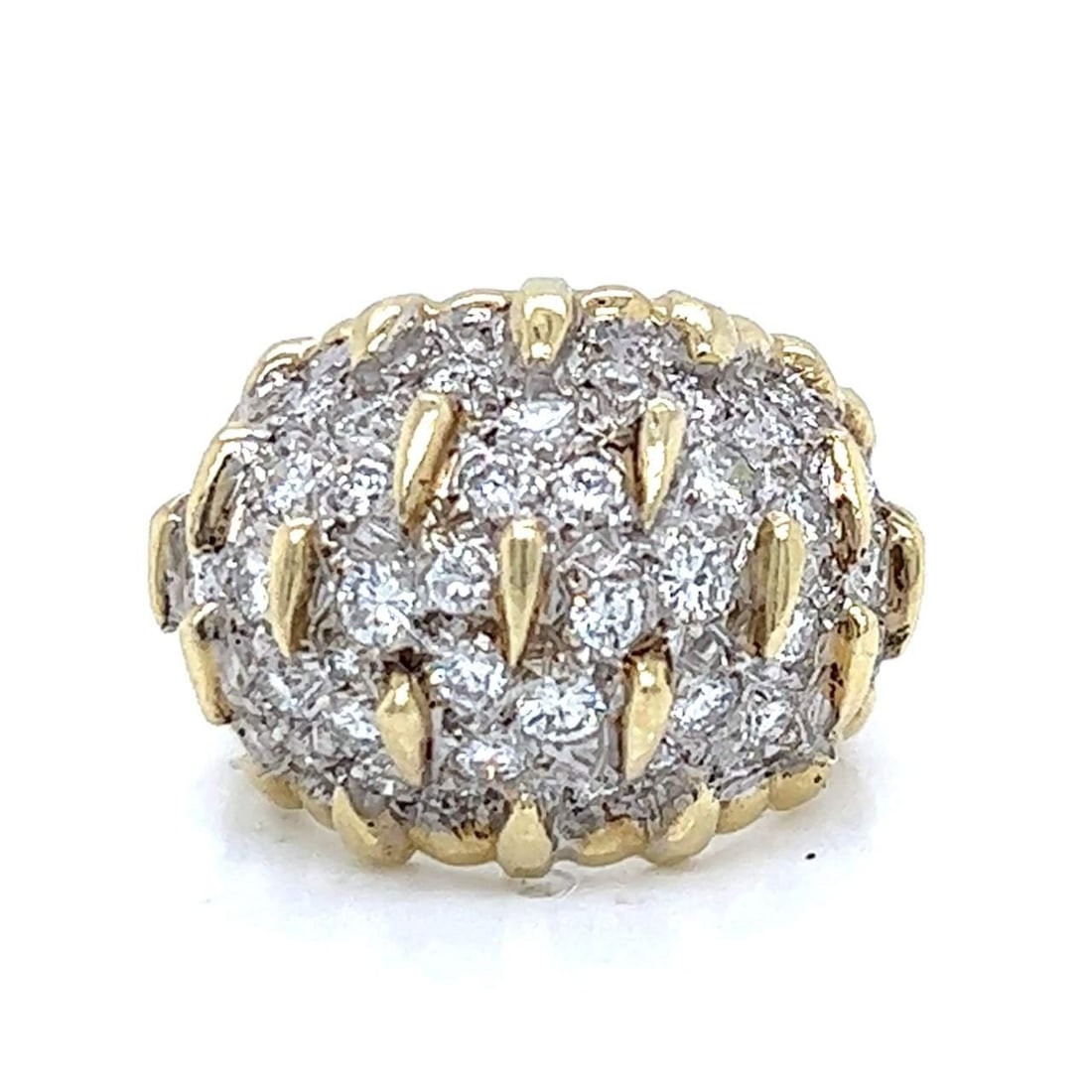 18K Yellow Gold 2.50 Ct Diamond Ring with 55 Diamonds: 18K Yellow Gold 2.50 Ct Diamond Ring with 55 Diamonds This stunning 18K yellow gold diamond ring features approximately 55 diamonds with a total weight of around 2.50 carats, showcasing exquisite F-G 