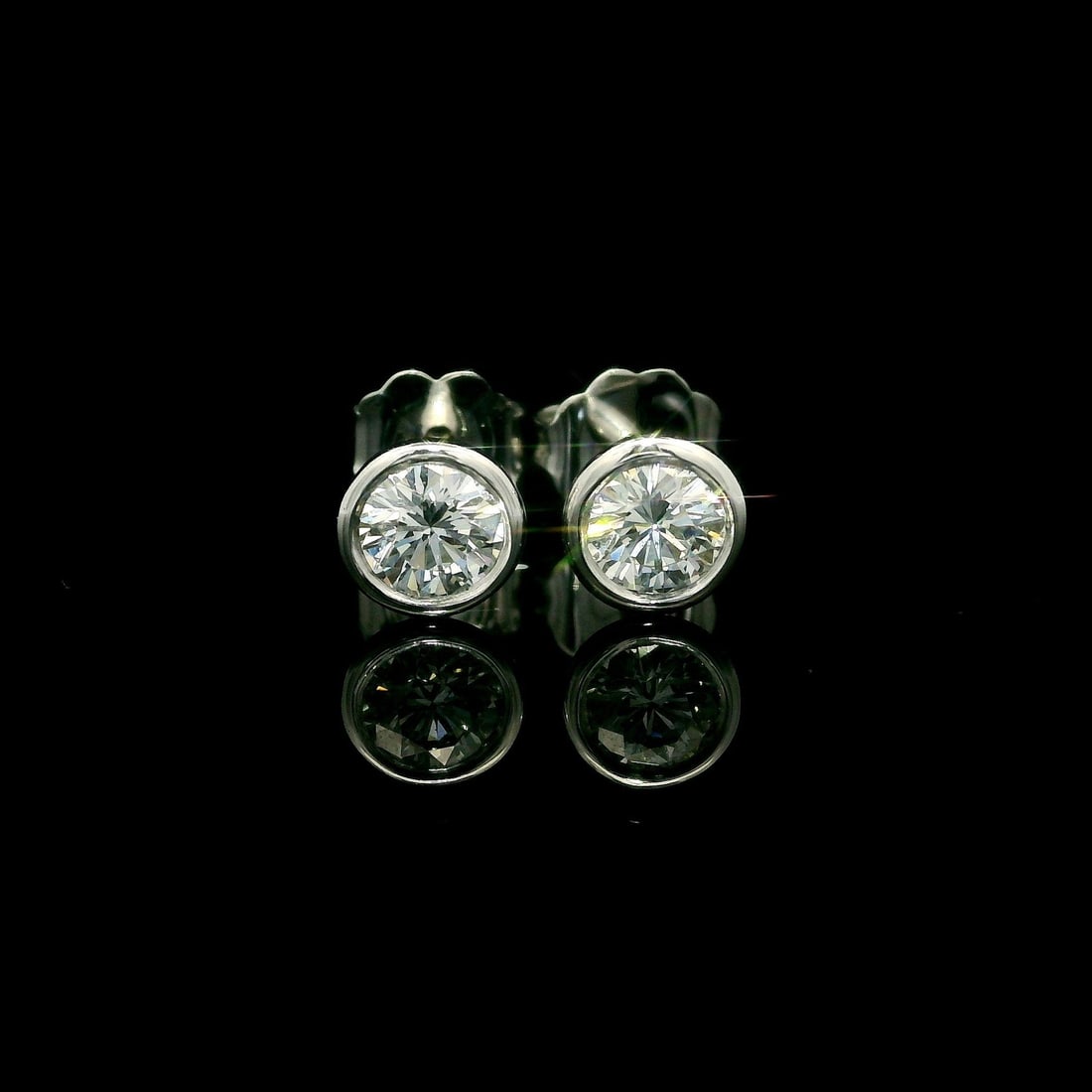 14k White Gold VS F 0.53ct Round Martini Diamond Stud Earrings (1 of 8)