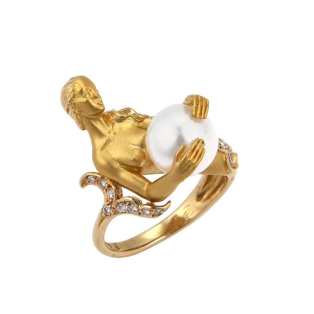 Carrera y Carrera Mermaid Pearl Diamond 18k Yellow Gold Ring Size 5: Carrera y Carrera Mermaid Pearl Diamond 18k Yellow Gold Ring Size 5 This Carrera y Carrera ring is expertly crafted from 18k yellow gold and features a mermaid-inspired design adorned with pave-set di