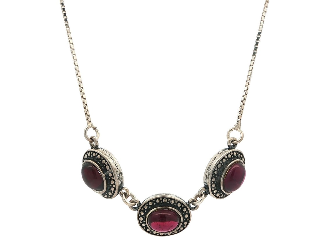 Handmade Sterling Silver Triple Garnet Pendant Necklace 15.5in: Handmade Sterling Silver Triple Garnet Pendant Necklace 15.5in This exquisite Handmade Sterling Silver Garnet Oval Triple Station Pendant Necklace features three natural genuine garnet stones, each in