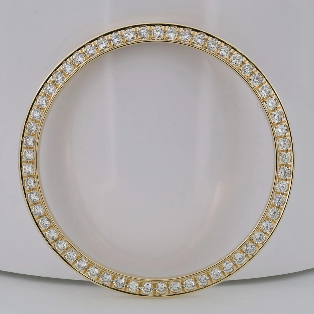 Luxury 18k Yellow Gold Diamond Bezel for Rolex Datejust 41mm: Luxury 18k Yellow Gold Diamond Bezel for Rolex Datejust 41mm This exquisite 18k Yellow Gold Bezel is designed for the Rolex Datejust 41mm model, specifically the 126333 and 116333 variants. Featuring 