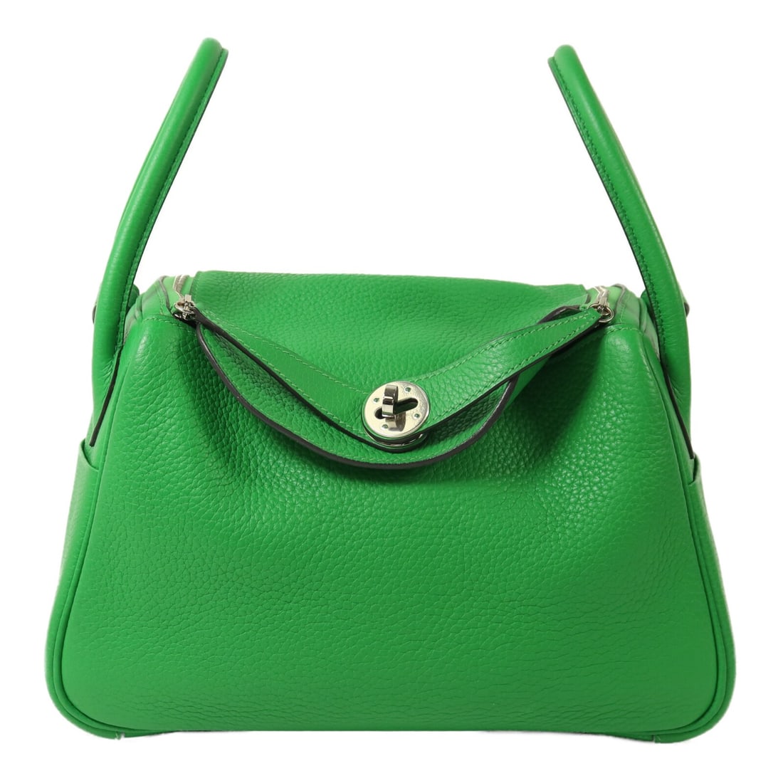 Hermes Lindy 26 Green Taurillon Clemence Leather Shoulder Bag: Hermes Lindy 26 Green Taurillon Clemence Leather Shoulder Bag This Hermes Lindy 26 is a versatile 2-way shoulder bag crafted from Taurillon Clemence calfskin leather in a vibrant green Bambou color. D