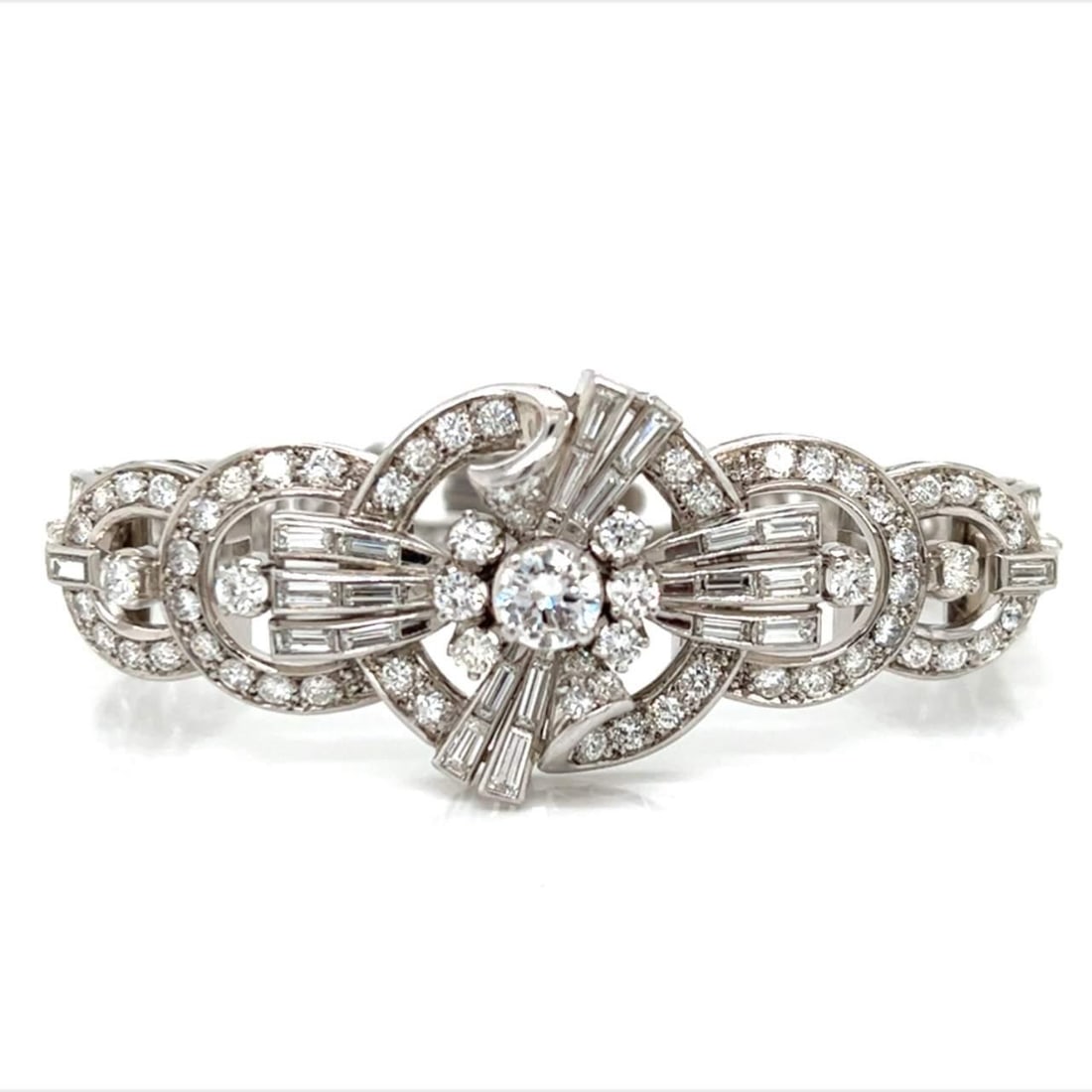 Art Deco Platinum Diamond Bracelet 10.20 Ct D-F VVS-VS 7.25": Art Deco Platinum Diamond Bracelet 10.20 Ct D-F VVS-VS 7.25" This exquisite Art Deco bracelet features a stunning combination of diamonds set in luxurious platinum. The bracelet weighs 49.9 grams and 
