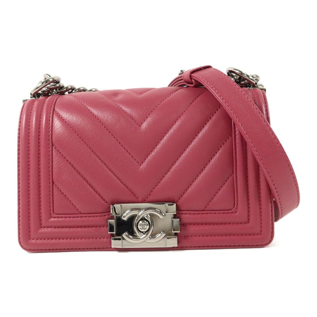 CHANEL Boy 20 Purple Calfskin Shoulder Bag: CHANEL Boy 20 Purple Calfskin Shoulder Bag This CHANEL Boy 20 chain shoulder bag features luxurious calfskin leather in a striking purple hue. Designed for women, the bag offers a compact and stylish 