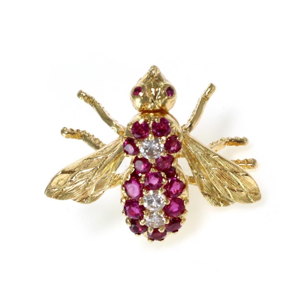Herbert Rosenthal Bee Tie Tack 18k Yellow Gold Ruby Diamond: Herbert Rosenthal Bee Tie Tack 18k Yellow Gold Ruby Diamond This exquisite tie tack from Herbert Rosenthal showcases a stunning bee design, meticulously crafted from 18k yellow gold with a polished fi