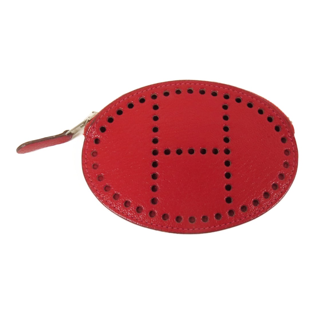HERMES Evelyne Red Chevre Leather Coin Purse PHW: HERMES Evelyne Red Chevre Leather Coin Purse PHW This Hermes Evelyne coin purse is crafted from high-quality red goatskin leather and features palladium hardware. Designed for women, it offers a styli