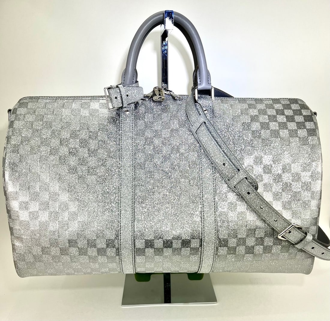 Louis Vuitton Keepall Bandouliere 50B Silver Glitter Damier Duffle Bag: Louis Vuitton Keepall Bandouliere 50B Silver Glitter Damier Duffle Bag Elevate your travel style with the Louis Vuitton Duffle Keepall Bandouliere 50B. This exquisite duffle bag features a stunning si