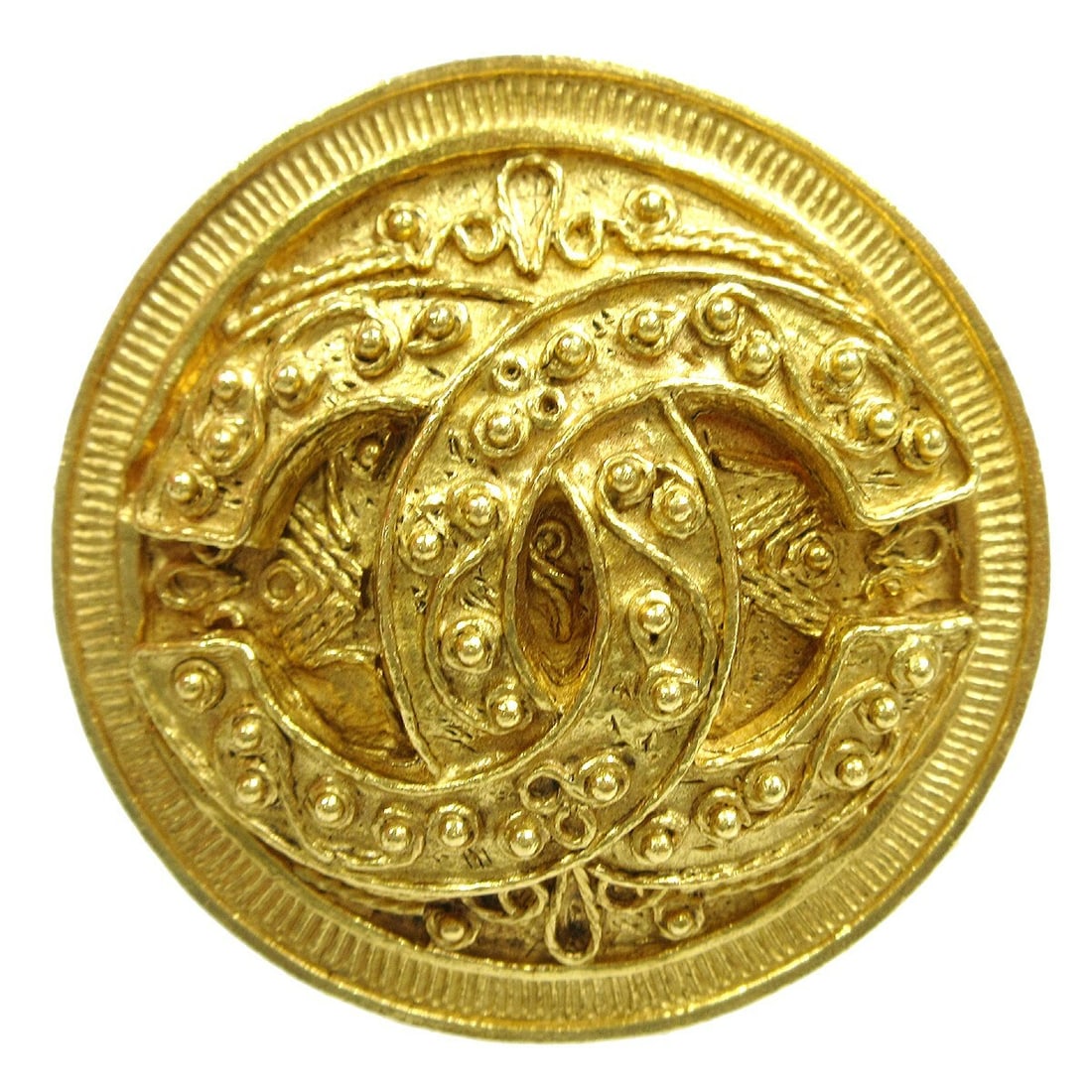 Chanel 94A Gold-Plated CC Medallion Brooch Pin 2 In: Chanel 94A Gold-Plated CC Medallion Brooch Pin 2 In Elevate your accessory collection with this exquisite Chanel CC Medallion Brooch Pin. Featuring a classic round shape and a stunning gold-plated fin