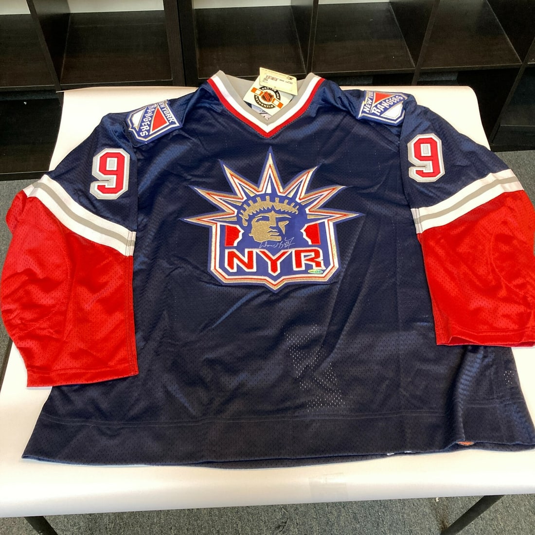 Wayne Gretzky Signed New York Rangers Game Jersey with Upper Deck COA: Wayne Gretzky Signed New York Rangers Game Jersey with Upper Deck COA Celebrate the legacy of hockey legend Wayne Gretzky with this signed authentic New York Rangers game jersey. This exclusive piece 
