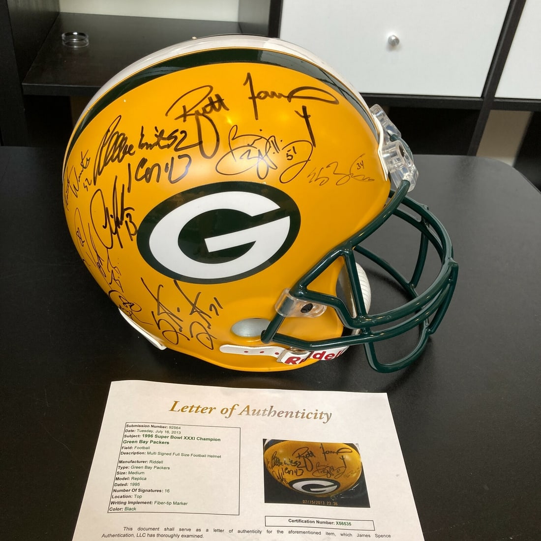 1996 Green Bay Packers Team Signed Full Size Helmet JSA Certified: 1996 Green Bay Packers Team Signed Full Size Helmet JSA Certified Celebrate the legacy of the 1996 Green Bay Packers with this full-size team signed helmet, commemorating their Super Bowl XXXI victory