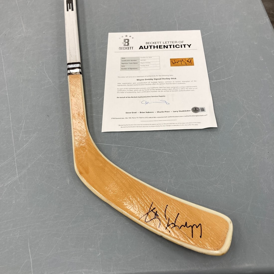 Wayne Gretzky Signed Hockey Stick with Beckett COA: Wayne Gretzky Signed Hockey Stick with Beckett COA Own a piece of hockey history with this authentic signed game model hockey stick by Wayne Gretzky, a legendary player of the Los Angeles Kings. This 